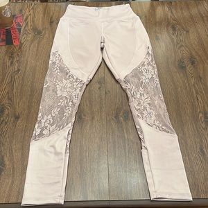 Fashionable rose pink, mauve like color leggings. Workout leggings.